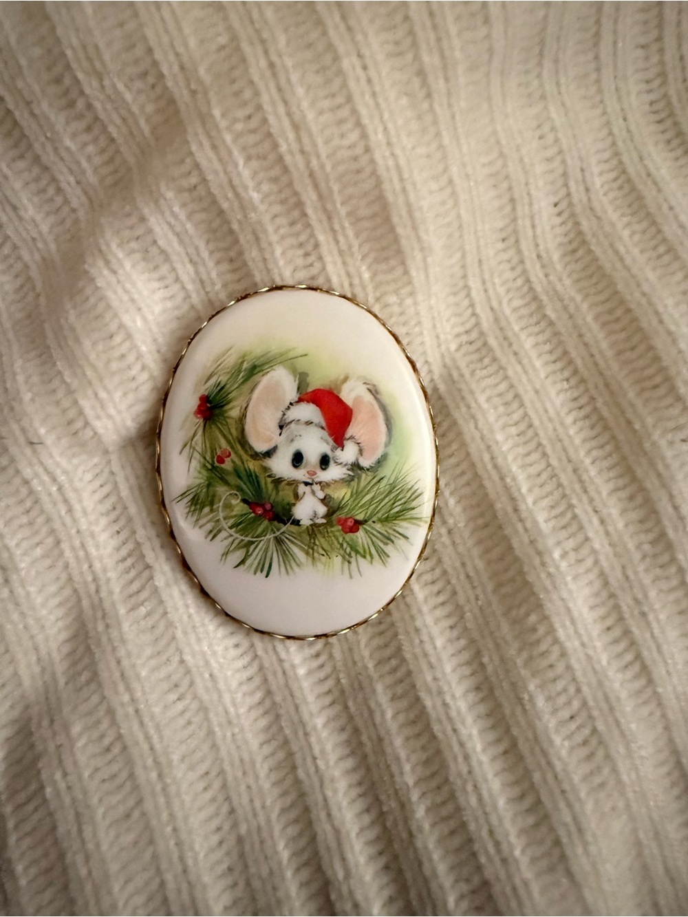 Hallmark White Ceramic Mouse Pin with Red Hat